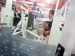 masturbandose en el gym